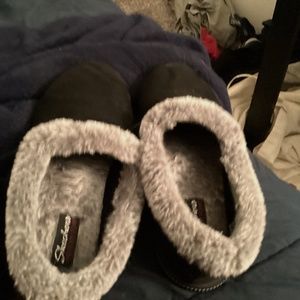 I am sellingcomfortable slippers